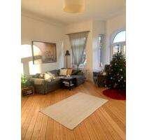 Große Altbauwohnung mit viel Licht - Molfsee