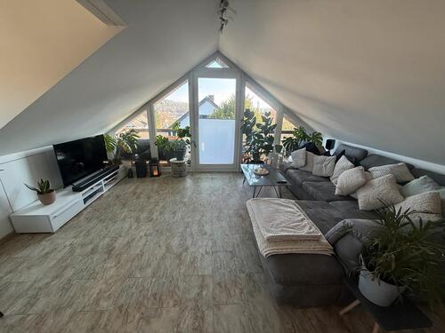 Foto - 3-Zimmer-Dachgeschosswohnung mit Balkon, Einbauküche & Garage