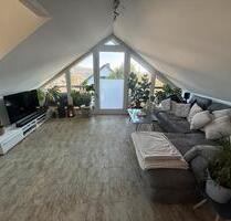 3-Zimmer-Dachgeschosswohnung mit Balkon, Einbauküche & Garage - Weitramsdorf