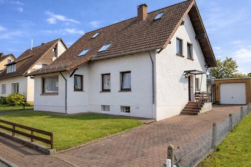 Foto - Großzügiges Zweifamilienhaus in Barntrup mit 604 m2 Bauland