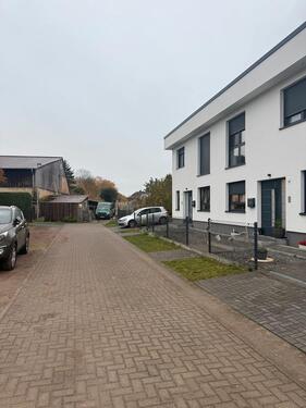 Foto - Doppelhaushälfte zu vermieten - 1.300,00 EUR Kaltmiete,