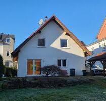 apensio -GEWOHNT GUT-: Einfamilienhaus freistehend mit Garten und Carport zu vermieten - Siegen Dillnhütten