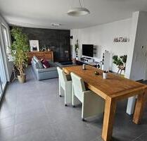 Helle Wohnung, niedrige Kosten, Tiefgarage + Stellplatz - Frickenhausen