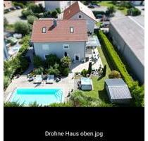 Exklusives Anwesen mit 2 Wohnhäusern und traumhaftem Garten - Alteglofsheim