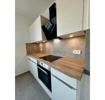 Erstbezug nach Sanierung – helle 2-Zimmer-Wohnung mit Balkon, EBK & TG-Stellplatz in perfekter Lage - Dresden Prohlis