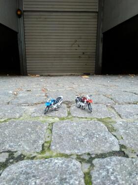 Foto - Motorrad Stellplatz Roller Tiefgarage