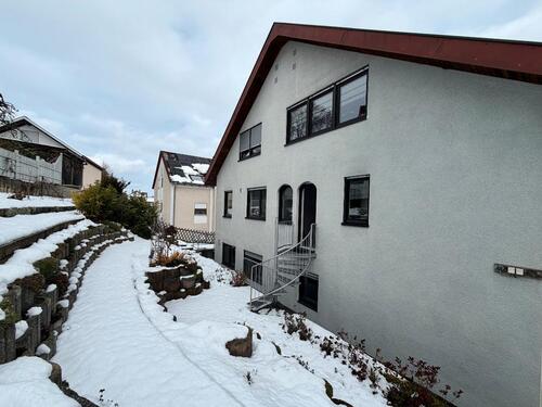 Foto - Frisch renovierte 2,5-Zimmer-Wohnung mit Balkon und Terrasse und Erbach