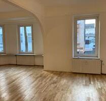 Renovierte Große Helle Wohnung - 615,00 EUR Kaltmiete, ca.  108,00 m² in Duisburg (PLZ: 47053) Duisburg-Mitte