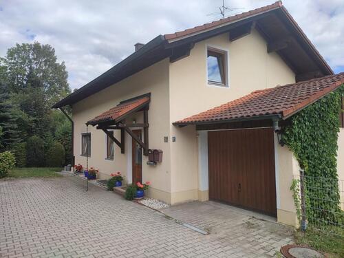 Foto - Ruhige Dachgeschosswohnung (1 OG.) zu vermieten