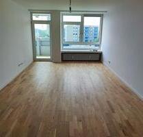 Helle 3-Zimmer-Wohnung mit Balkon in München