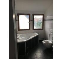 Nähe Waterfront, ca, 44 qm, DG, 1,5 ZKB, Bad, Teilküche, alles saniert, Garten - Bremen Burglesum