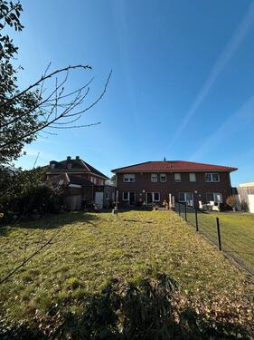 Foto - Attraktive 3-Zimmer Wohnung mit Garten und Terasse am Wasser