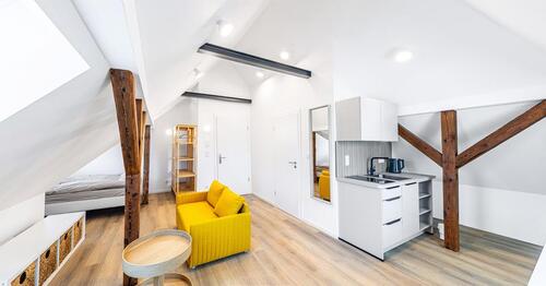 Foto - Erstbezug nach Sanierung - Voll möblierte 1 Zimmer-DG-Wohnung mit Stellplatz