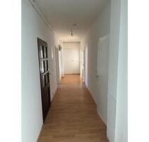 Wohnung zu vermieten. - 700,00&nbsp;EUR Kaltmiete, ca.&nbsp; 100,00&nbsp;m&sup2; in Hof (PLZ: 95028) Altstadt