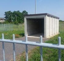 Hohe Garage mit abgeschlossenem Grundstück 250m² zu vermieten - Pegau