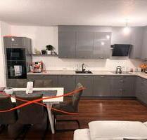 Helle 4-Zimmer-Wohnung mit Balkon, Sauna & Schwimmbad - Lehrte