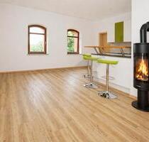 Romantische 2 Raum DG-Wohnung im historischen Bahnhof Glösa - Tageslichtbad, Einbauküche, Kamin - Chemnitz Borna-Heinersdorf