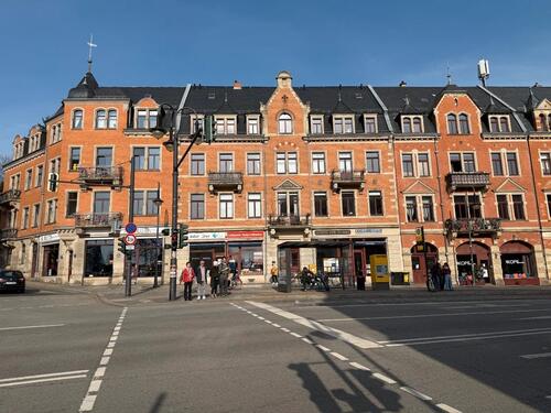Foto - Ladengeschäft mit viel Tageslicht am historischen Körnerplatz
