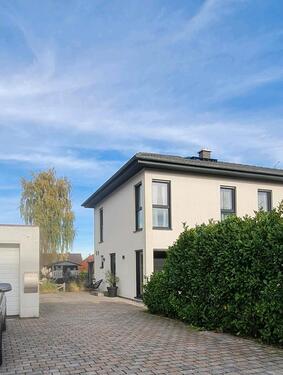 Foto - freistehendes energieeffizientes Einfamilienhaus