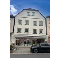 Attraktive 2-Zimmer-Stadtwohnung in der Innenstadt, inklusive Einbauküche, frei ab 01.02.2026 - Haßfurt