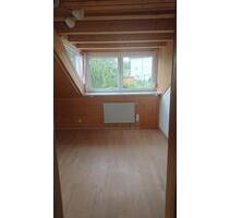 helle und ruhige 3 Zimmer DG Wohnung, ideal für Studenten - Villingen-Schwenningen