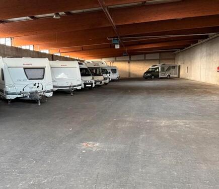 Foto - Stellplatz Auto Motorrad Anhänger Oldtimer Wohnmobil Parkplatz