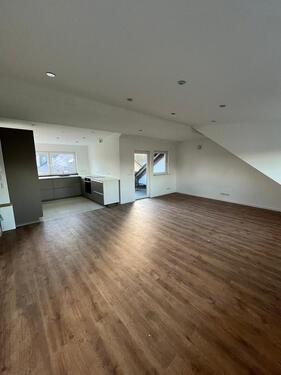 Foto - Frisch sanierte Dachgeschosswohnung mit Stil & Traumküche