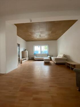 Foto - Erdgeschoss 3 Zimmer + Balkon - 988,00&nbsp;EUR Kaltmiete, ca.&nbsp; 90,00&nbsp;m&sup2;