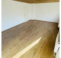 Helle 2-Zimmer-Wohnung frisch renoviert -bezugsfrei 01.2026 - Duisburg Großenbaum