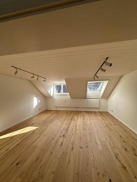 Foto - Helle, großzügige 4-Zimmer-Dachgeschosswohnung - Sendling-München