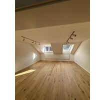 Helle, großzügige 4-Zimmer-Dachgeschosswohnung - Sendling-München