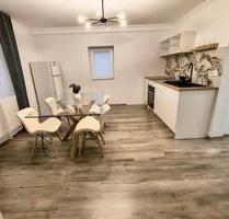 Haus mit zwei vollständig renovierten Wohnungen. - Pressig