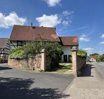 Geräumiges Wohnhaus in zentraler Lage mit reichlich Lagerfläche - Krayenberggemeinde
