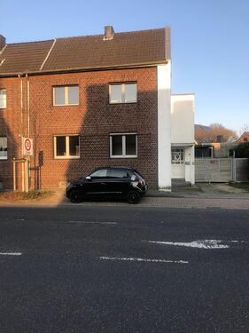 Foto - Ein- Zweifamilienhaus als Doppelhaushälfte mit großer Halle