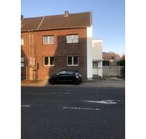 Ein- Zweifamilienhaus als Doppelhaushälfte mit großer Halle - Tönisvorst