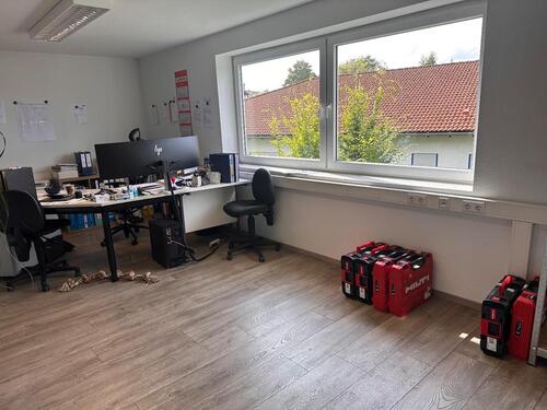 Foto - Hachenburg: Halle mit Büros und Freifläche in zentraler Lage