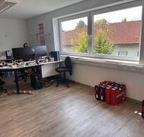 Hachenburg: Halle mit Büros und Freifläche in zentraler Lage