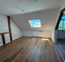 hübsche 4-Raum-DG-Wohnung mit Einbauküche - Zwickau