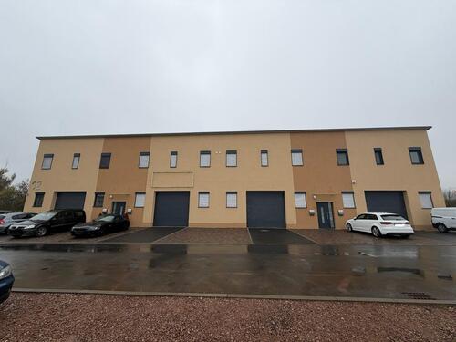 Foto - Gewerbehalle mit moderner Bürofläche