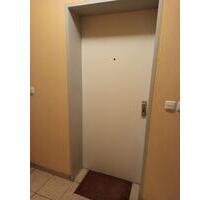 Möblierte Einzimmerwohnung mit Balkon und Kellerabteil - Neusäß