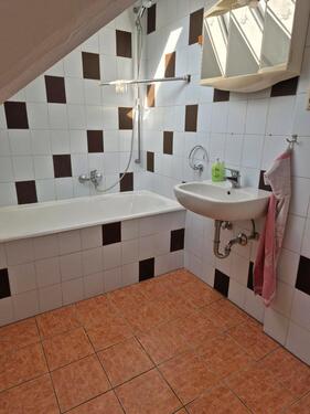 Foto - Frisch renovierte Wohnung im DG zu vermieten