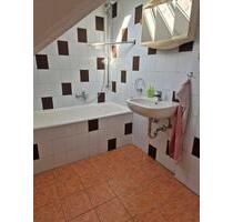 Frisch renovierte Wohnung im DG zu vermieten - Neu-Anspach