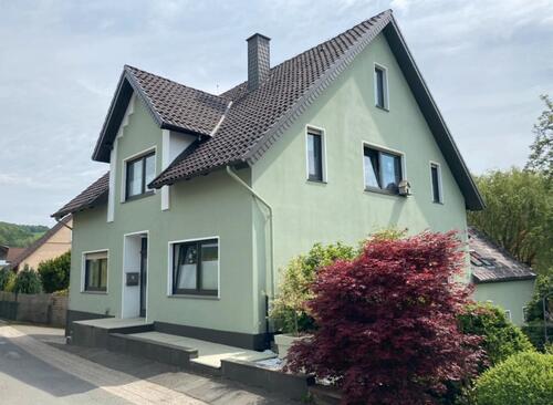 Foto - Haus mit Bach im Garten Zentral im Kalletal