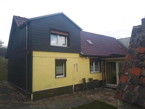Foto - kleines Haus mit großem Grundstück