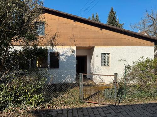 Foto - Sanierungsbedürftiges Einfamilienhaus mit großem Grundstück