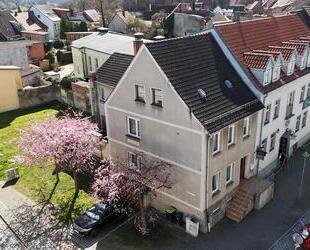 Grosszügiges Haus mit Garage und Stellplatz - Altentreptow