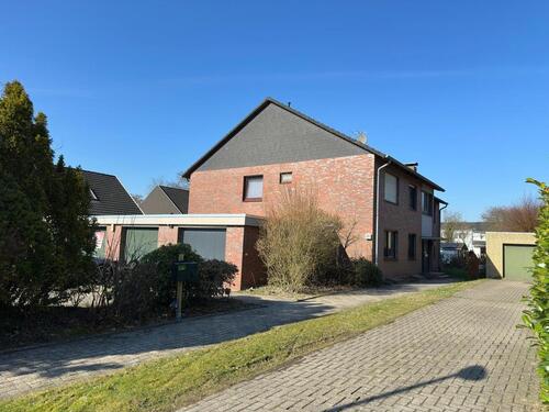 Foto - Renovierte 3-Zimmer-Wohnung mit EBK und Garage in Petersfehn I