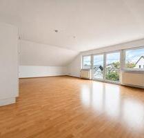 Dachgeschosswohnung mit Stellplatz, Kellerraum und Spitzboden! - Niederkassel