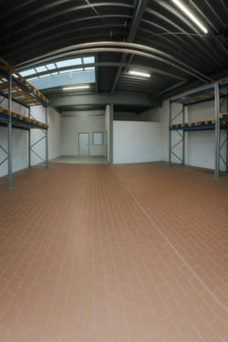 Foto - Moderne Hallenfläche mit angrenzendem Co-Working H1