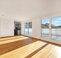 Erstbezug: Dachgeschoss-Wohnung mit lichterfülltem Ambiente und Dachterrasse - München Sendling-Westpark